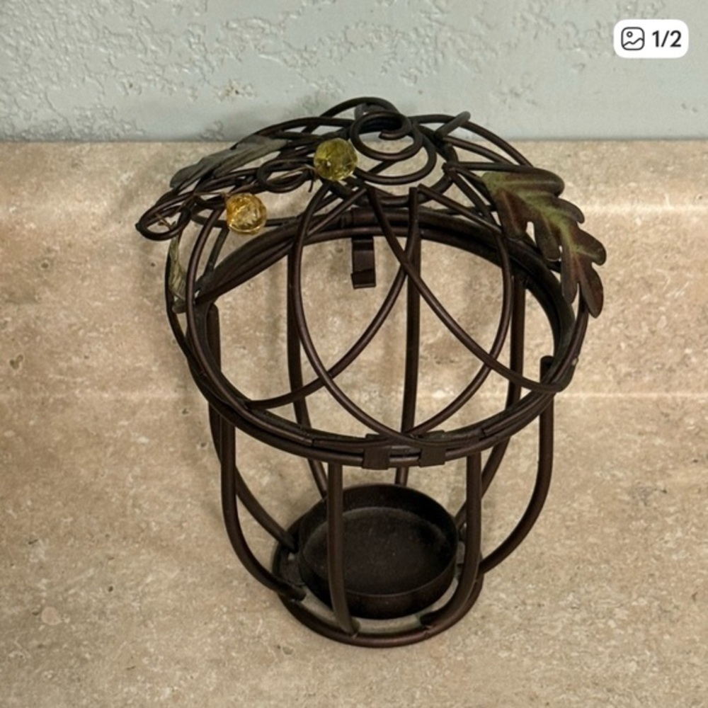 🫶🏻 Elegant Acorn Brown Metal Candle Holder